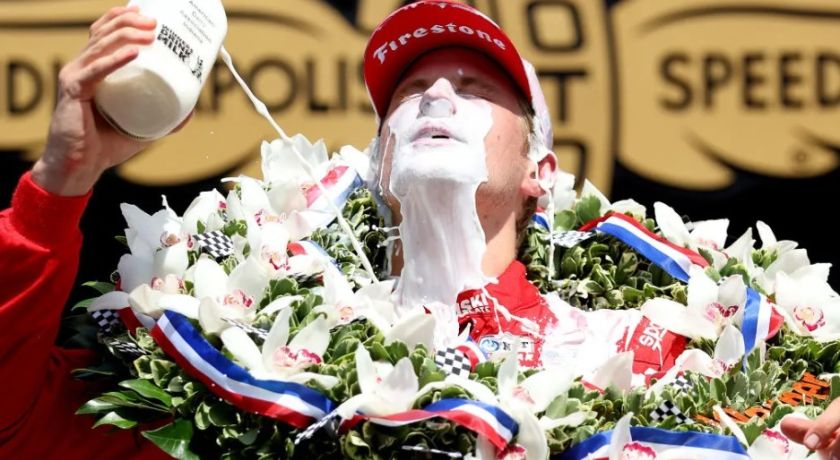 Velocidade máxima e banho de leite: A icônica celebração na Indy 500