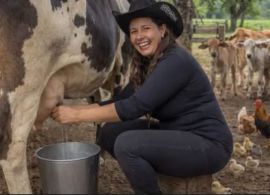 Mulheres produtoras: Luziélia prova que o leite brasileiro é feito de força e determinação feminina